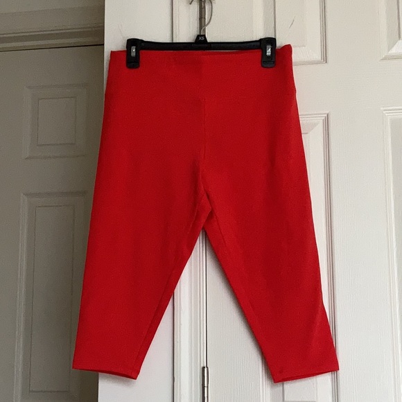 NWT!! Express super high waisted capri leggings in tomato red - Picture 1 of 3